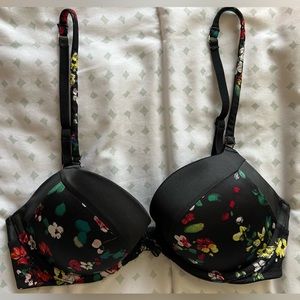 Victoria’s Secret 32D Very Sexy Push-Up Bra